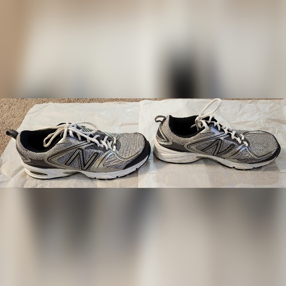 Brand New (NWOT) New balance running shoes - Picture 3 of 5